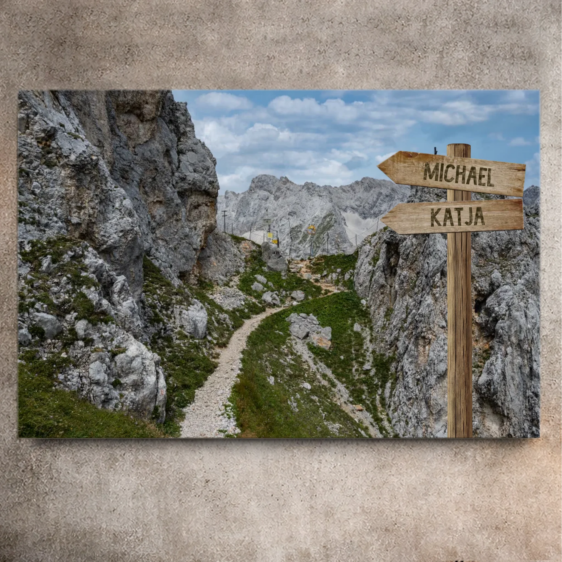 Personalisierbare Leinwand Wegweiser Berg
