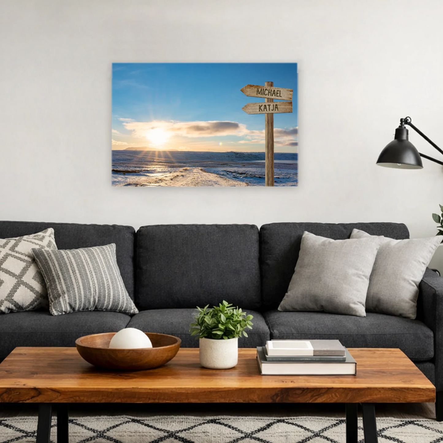 Personalisiertes Leinwandbild mit Sonnenuntergang am Meer und Wegweiser mit Namen, Wohnzimmerdeko