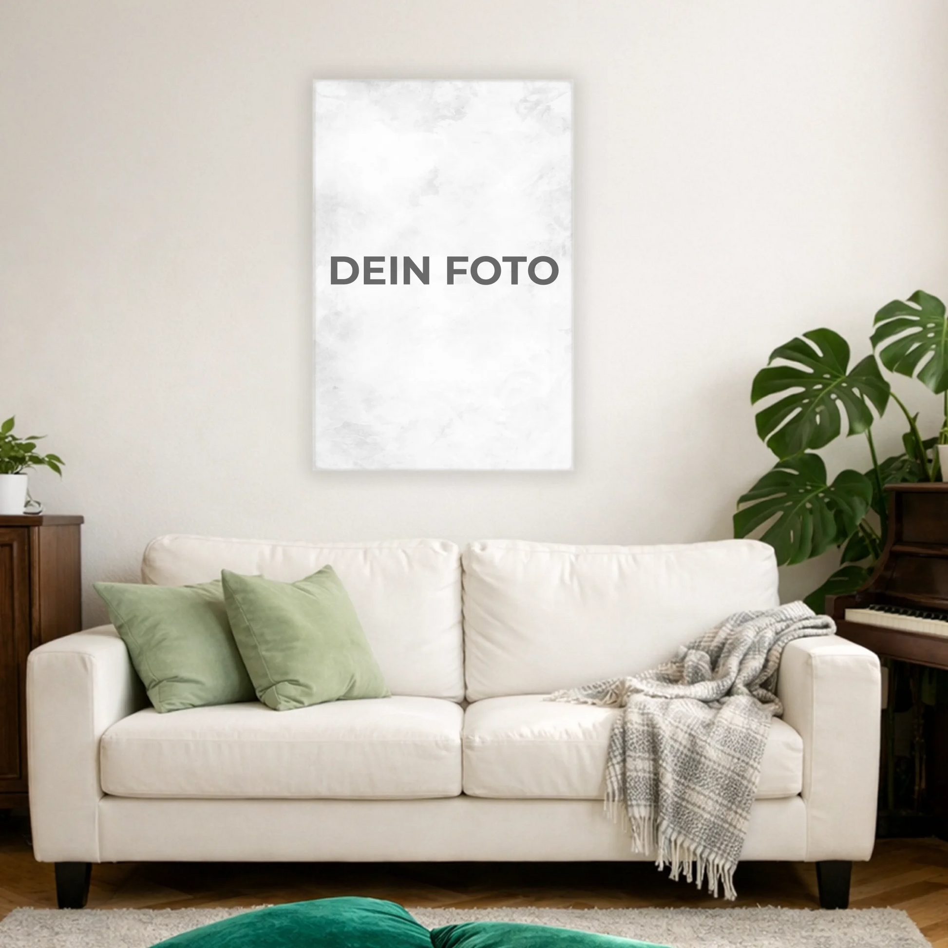 Hochwertiges Leinwandbild mit personalisiertem Foto, Hochformat, ideal für individuelle Wanddekorationen.