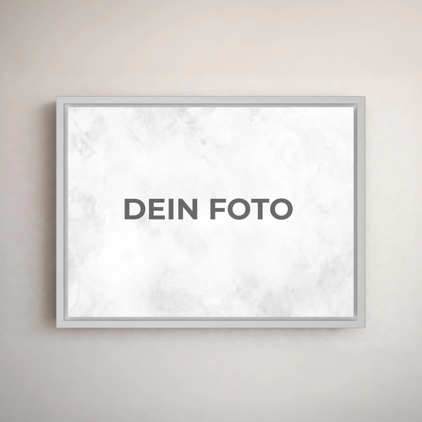 Hochwertiges Leinwandbild mit personalisiertem Foto, querformat, ideal für individuelle Wanddekorationen.Im Rahmen